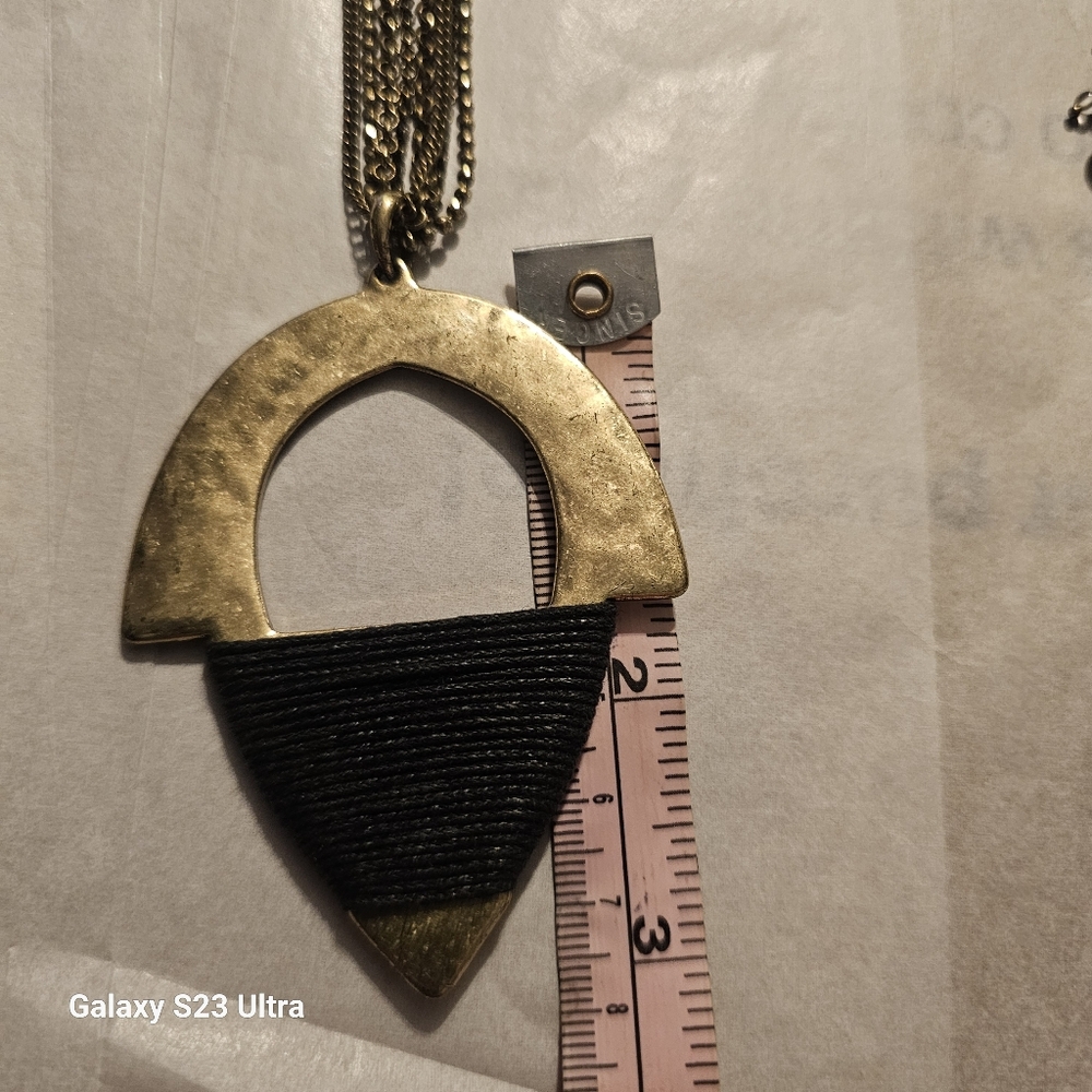 Gold and Black Pendant Necklace - Picture 3 of 4